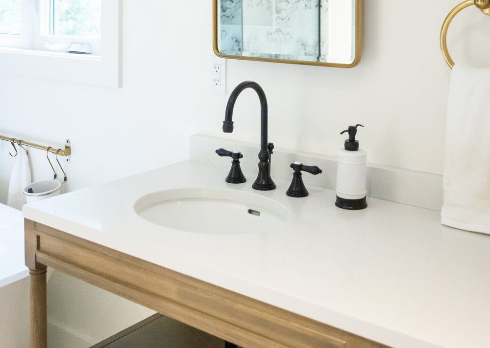 beautiful white quartz bathroom countertop