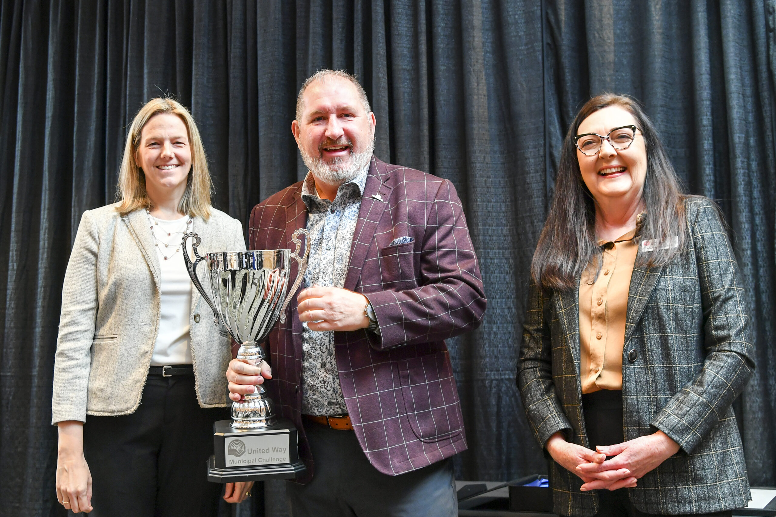 Port Colborne Mayor holding the Municipal Cup